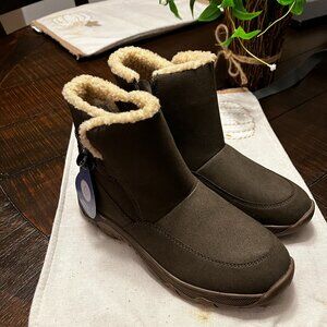 Easy Spirit army green boots new with tags.